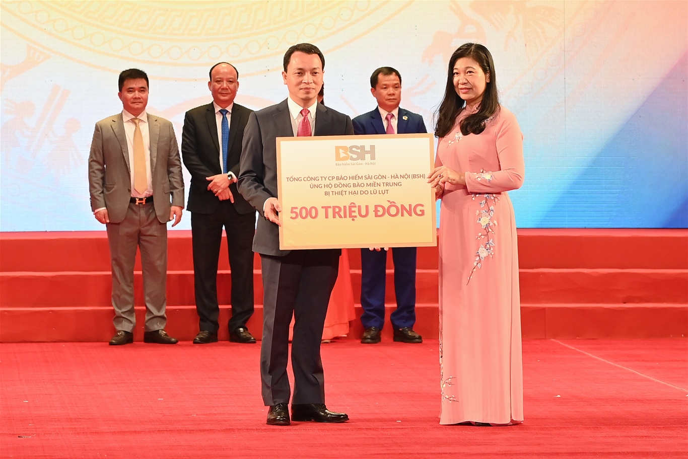 BSH ung ho mien Trung 500 trieu dong
