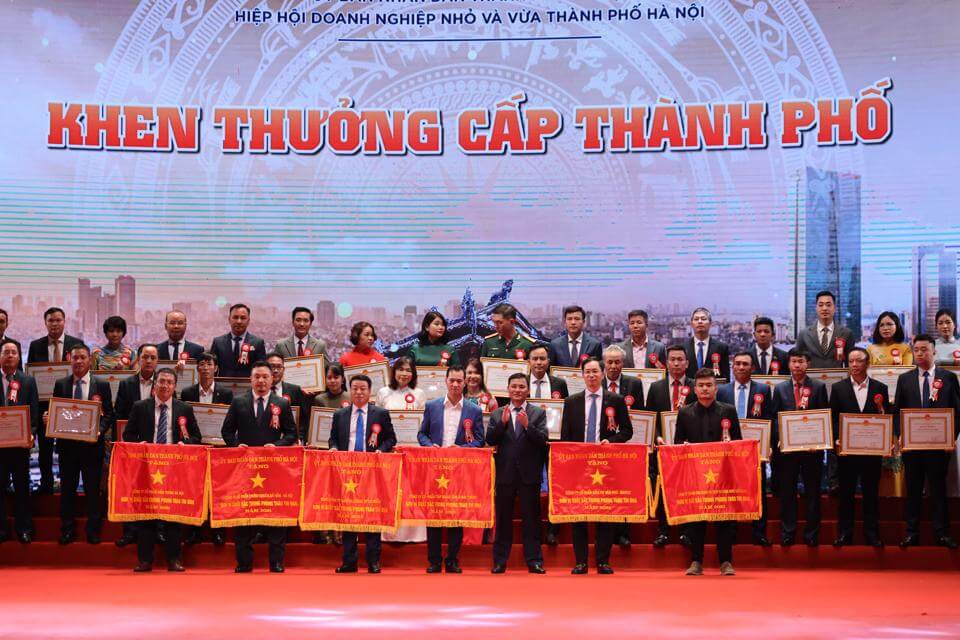 bsh vinh du cung cac doanh nghiep don nhan su khen thuong anh khac kien